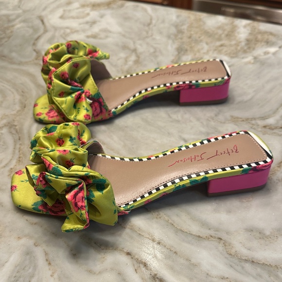 Betsey Johnson Ruffle Heels - Lime Green and Pink Floral - Picture 2 of 6